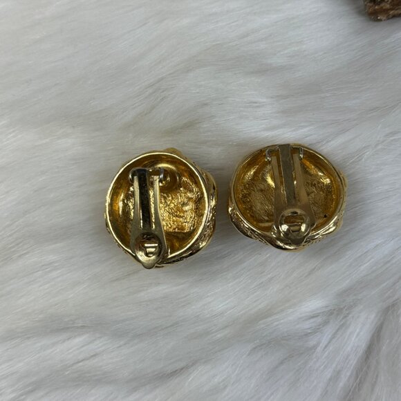 Vintage Heavy Gold Tone & Faux Pearl Clip On Earrings Textured Swirl Classic - Picture 7 of 8